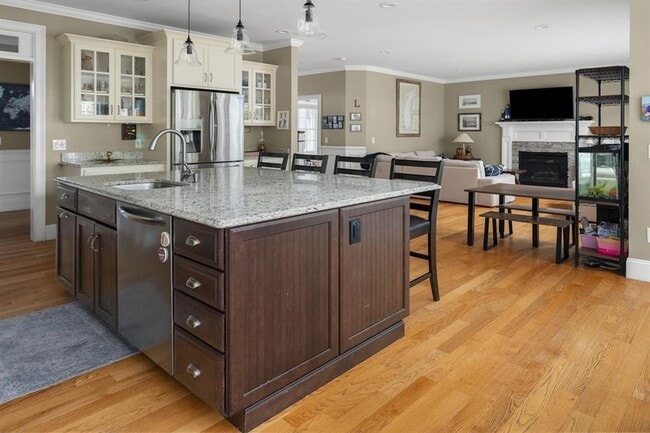Building Photo - 131 Greystone Terrace