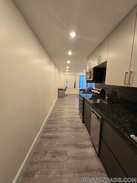 Building Photo - 1028a Commonwealth Ave