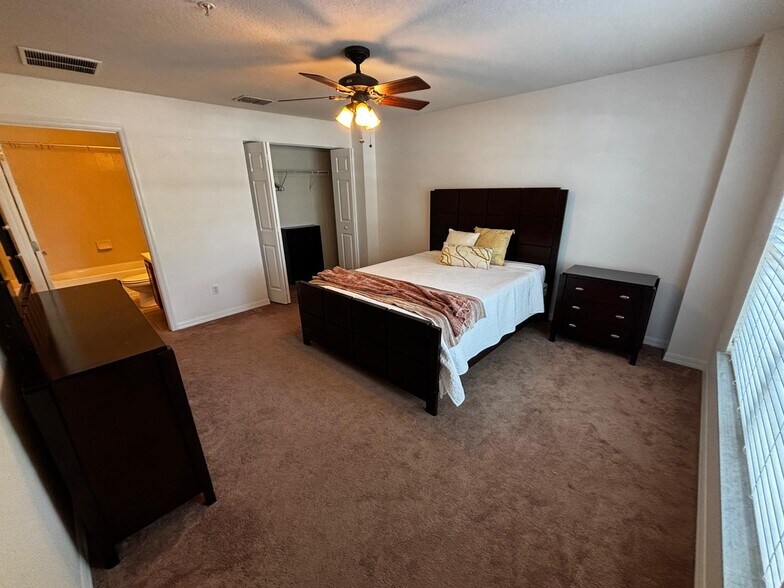 Building Photo - 1525 Cloverbay Ln