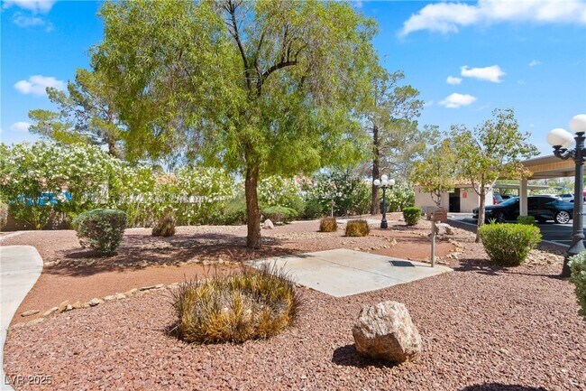 Building Photo - 525 Indian Princess Dr