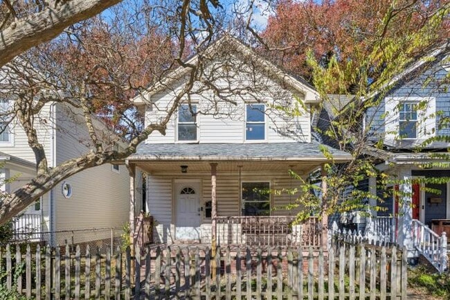 Primary Photo - 710 W 31st St