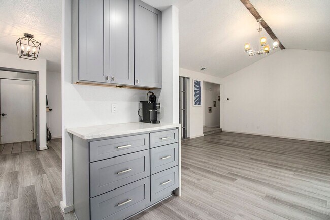 Building Photo - This charming home in Carrollton, Texas, i...