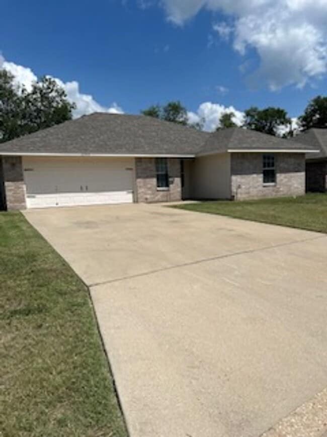 Building Photo - 2305 Upland Bend Dr