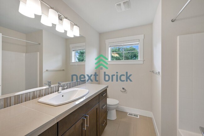 Building Photo - Spacious 4-Bed Retreat with 3.5 Baths in Bothell – Your Dream Home Awaits!