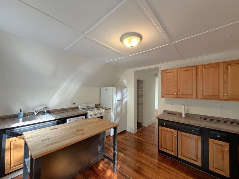 Building Photo - 94 Morrison Ave