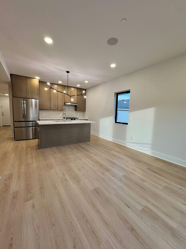 Building Photo - 85 W High St