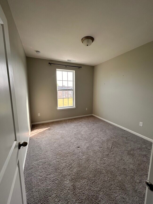 Building Photo - 1099 Valentine Ln