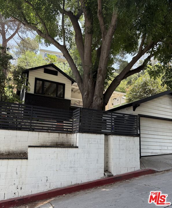 Building Photo - 2226 Stanley Hills Dr