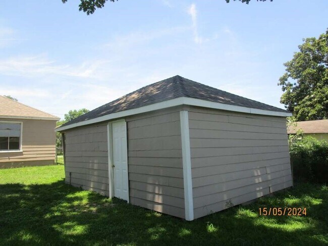 Building Photo - 7410 Dallas St