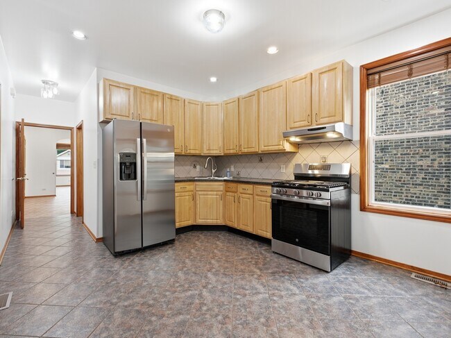 Building Photo - 3408 N Springfield Ave