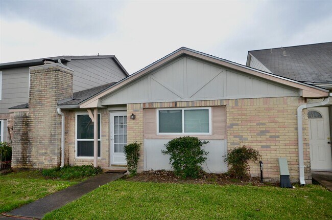 Building Photo - 6407 S Briar Bayou Dr