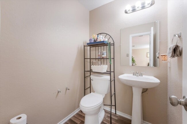 Building Photo - Easy Living on Amber Ledge