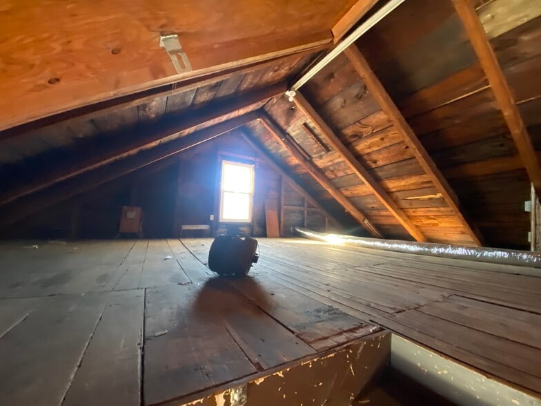 Building Photo - 15 Weston St