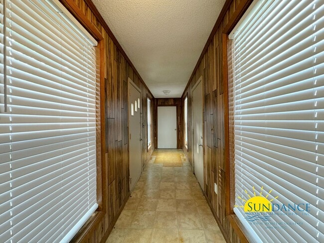 Building Photo - Charming 4-Bedroom Home in Fantastic Neigh...
