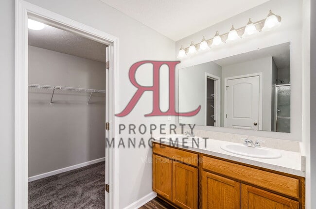 Building Photo - 5622 Branchville Dr