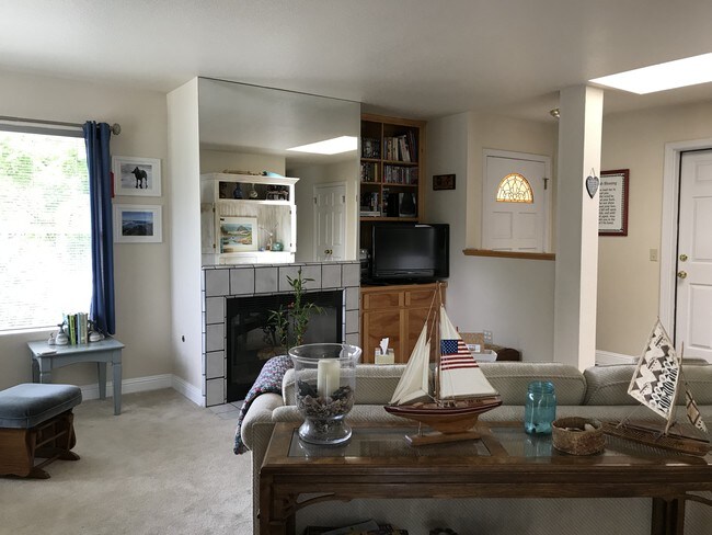 Living area - 1375 San Luis Ave