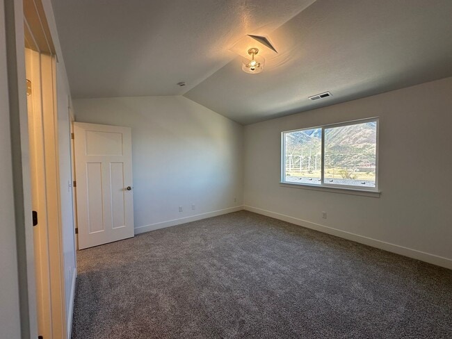 Building Photo - 5228 Acacia Dr