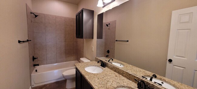 Building Photo - 3 Bed-2 Bath in New Braunfels