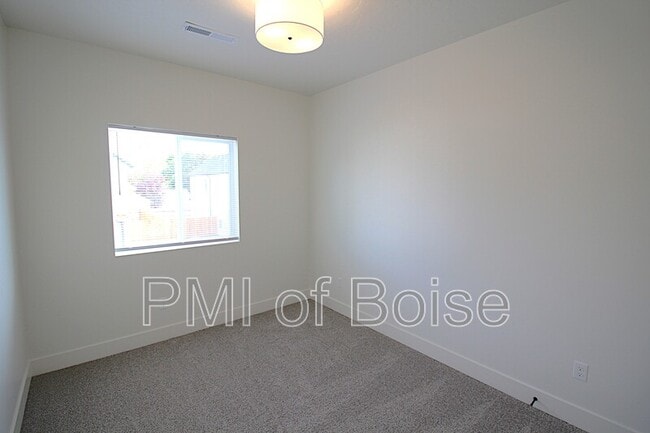 Building Photo - 123 Trifecta Ln