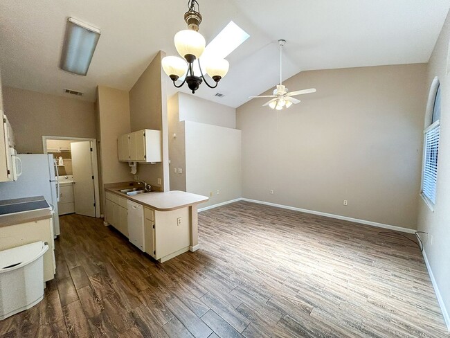 Building Photo - 3824 SW 30th Terrace