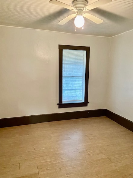 Building Photo - 356 Walnut St