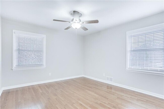 Building Photo - 3078 Rebecca Dr SW