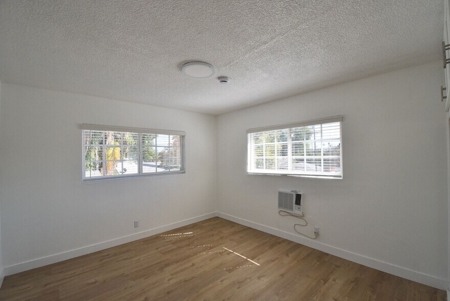 Building Photo - 5734 Hazeltine Ave