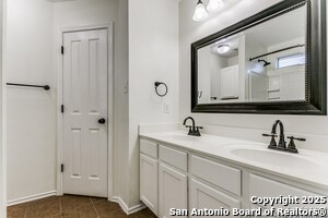 Building Photo - 220 Hereford St