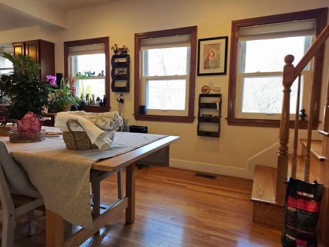 Building Photo - 70 Beaconwood Rd