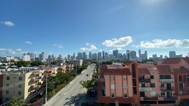 Building Photo - 900 SW 7th St