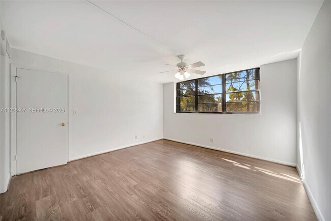 Building Photo - 2450 Deer Creek Country Club Blvd