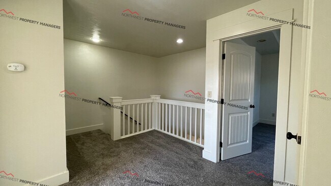 Building Photo - r223a