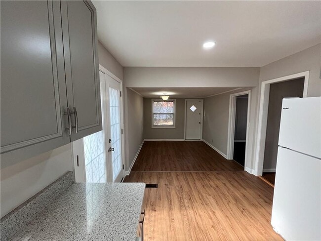 Building Photo - 2078 Glenroy Dr