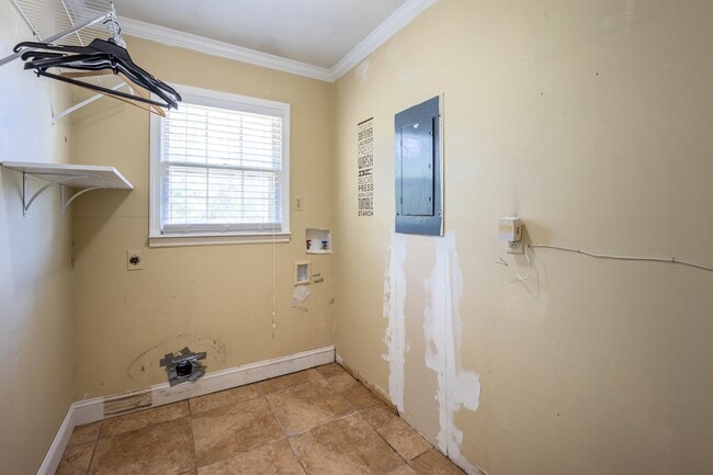 Building Photo - 407 Holly Dr