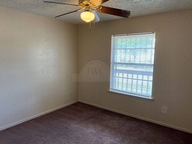 Building Photo - 1502 Linda Ln