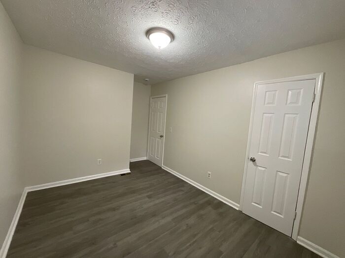 Building Photo - 2336 Pebble Rock E