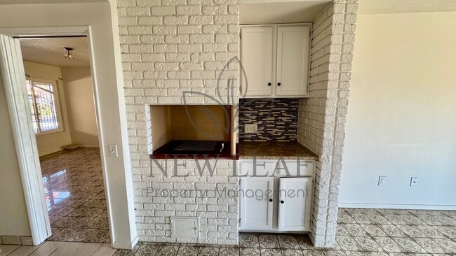 Building Photo - 970 W 14th St