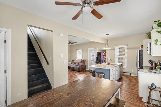 Building Photo - 532 E Broad St