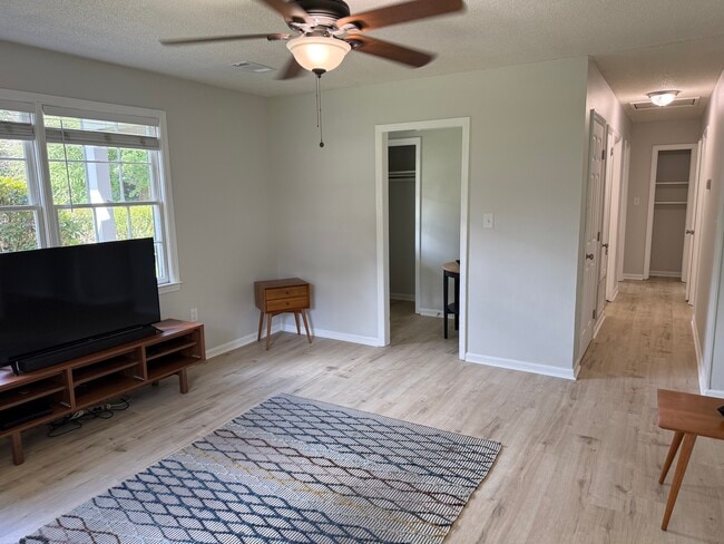 Building Photo - 4451 Donwood Dr