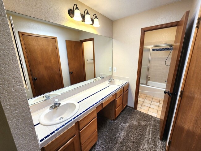 Building Photo - 2050 Pinecone Way