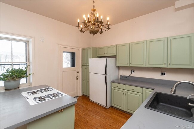 Building Photo - 4 Sengen Ln