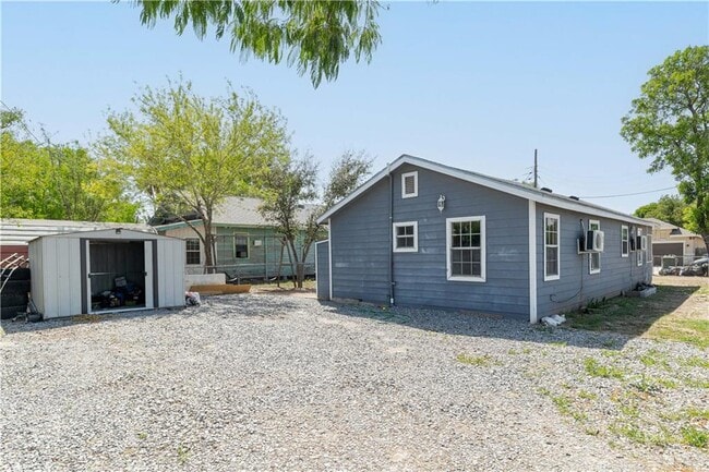 Building Photo - 3527 Beatty St