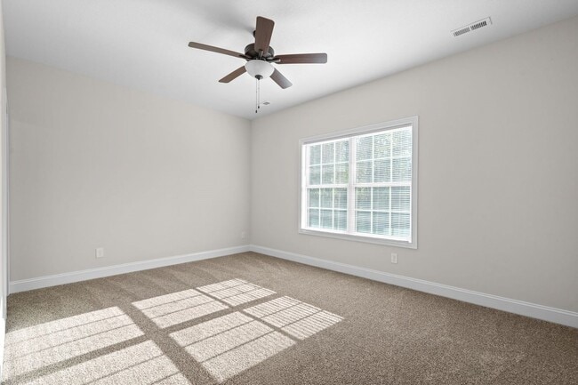 Building Photo - 441 Oak St