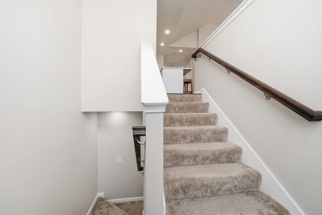 Building Photo - 7214 Farmstead Ln