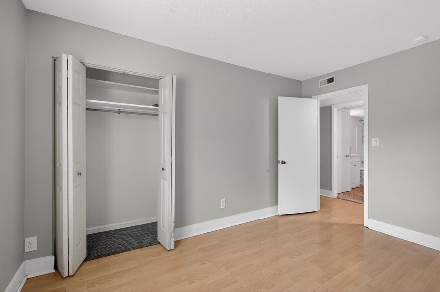 Building Photo - 726 Zorn Ave
