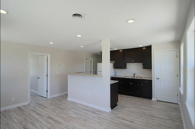 Building Photo - 4023 E Elm Rd