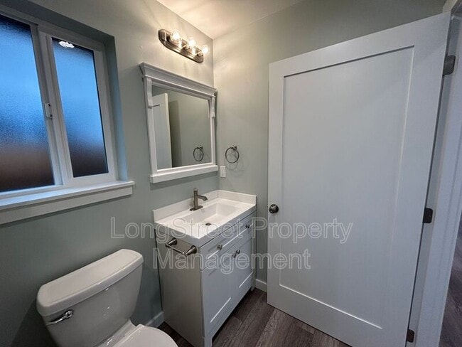 Building Photo - 1052 SW Western Blvd