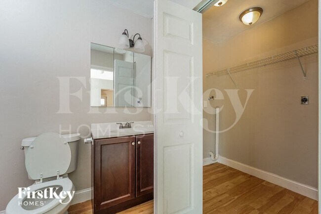 Building Photo - 7872 SW 4th Pl