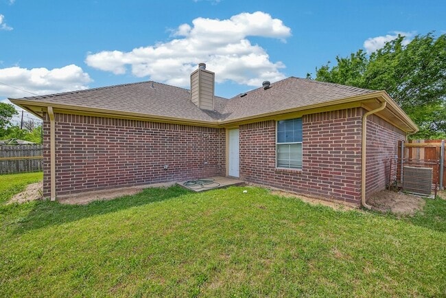 Building Photo - 3205 Carverly Ave