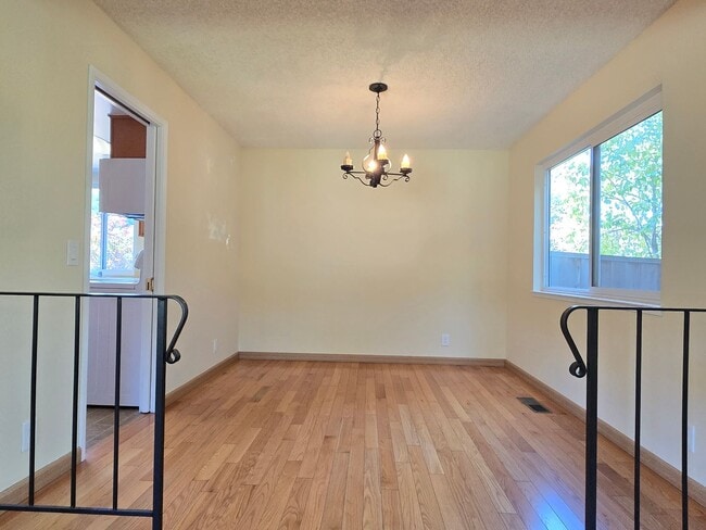 Building Photo - Spacious 2-Story Single Family Home, Renov...
